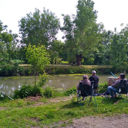 Hotel La Ferme du Marais Poitevin à Benet Extérieur photo